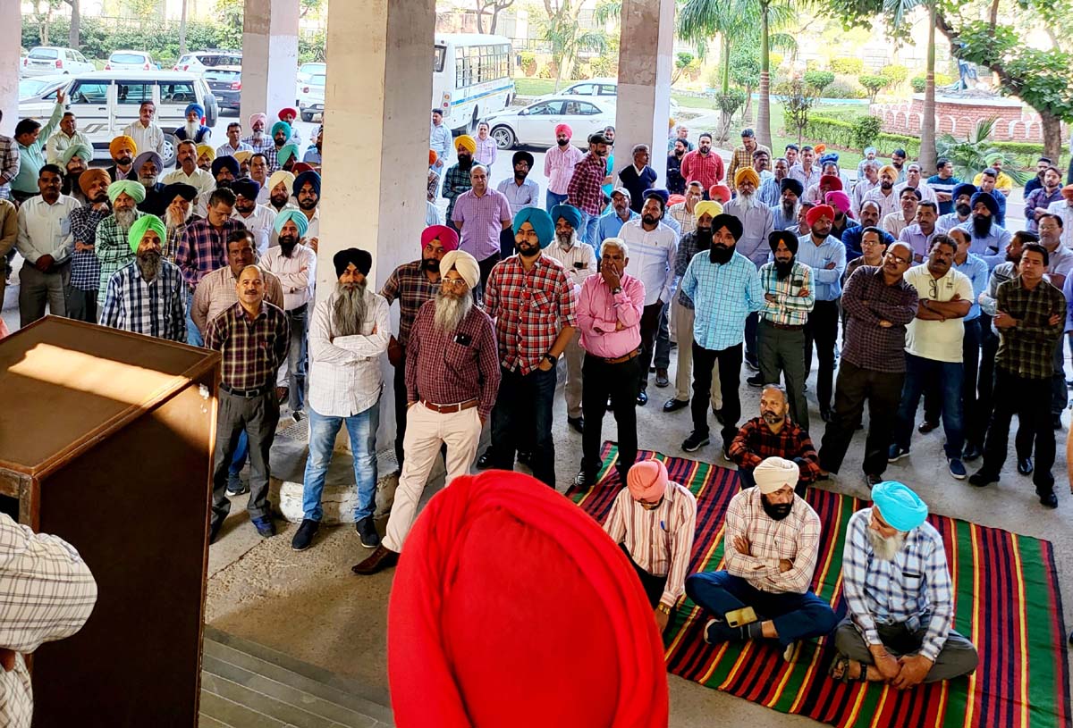 The Punjab School Education Board Employees' Association organized a protest rally over the board's demand for payment of dues to the government